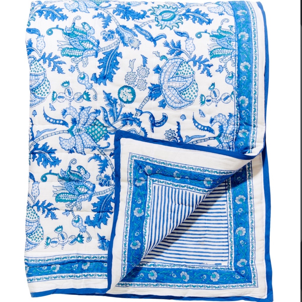Roller Rabbit Amanda Quilt in size Queen